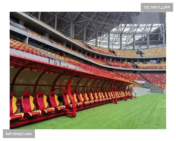 历史性时刻：重庆首座专业足球场迎来中超赛事首秀